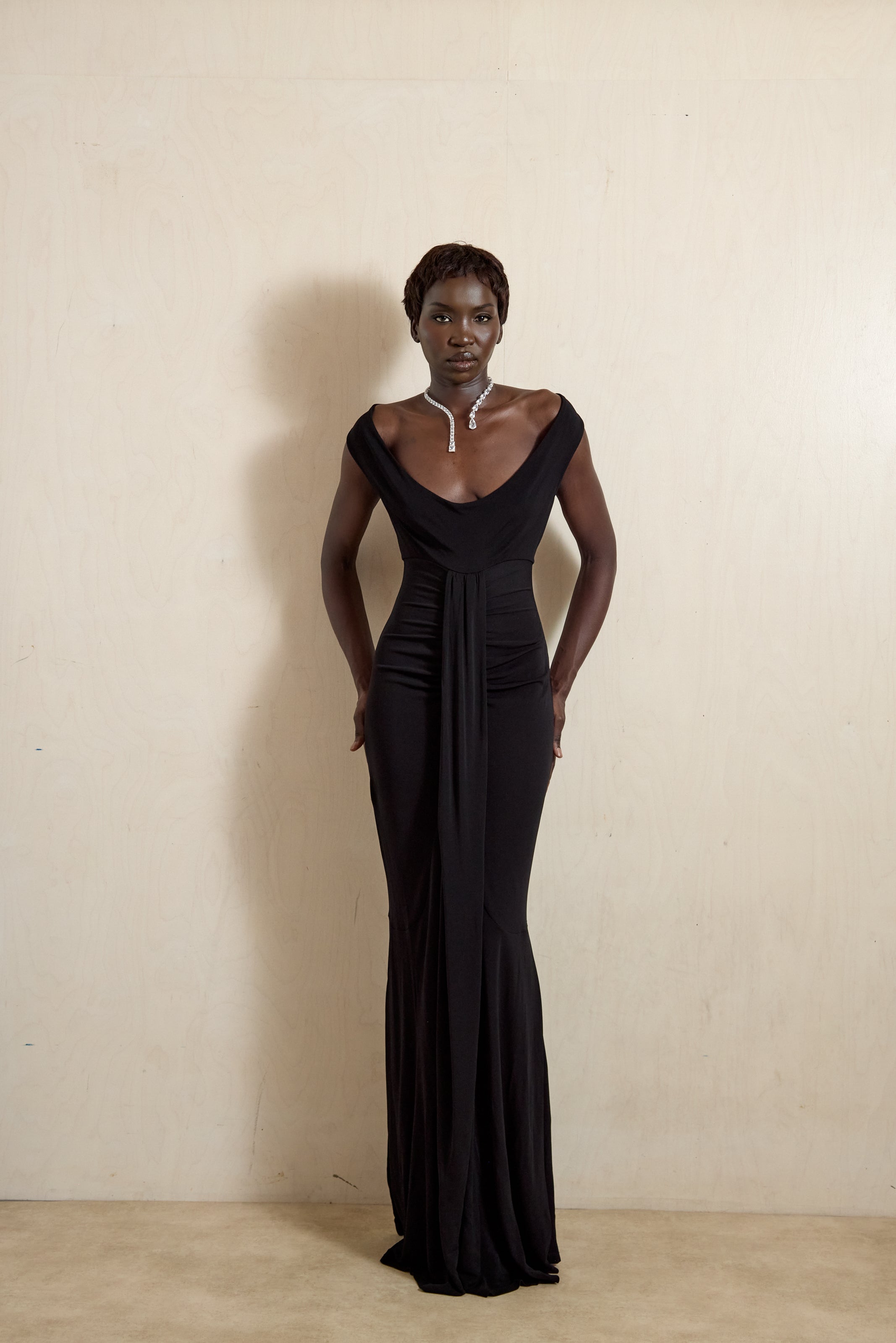 monroe maxi dress 10.26.25 5% Elastane) Worn length Gothic Black and Gold Tailles:S/M
